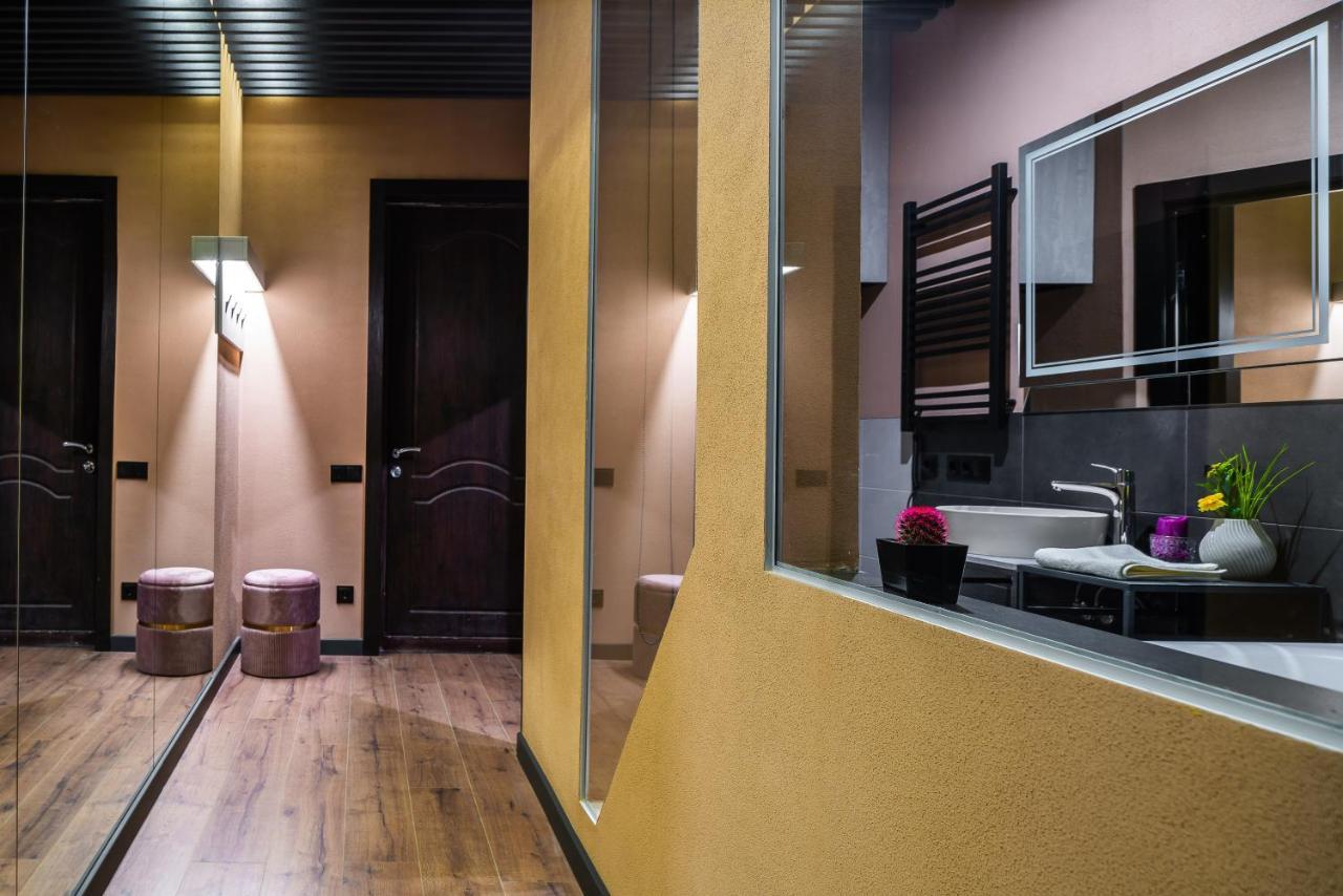 Apartment Luxury Across Arena Complex *