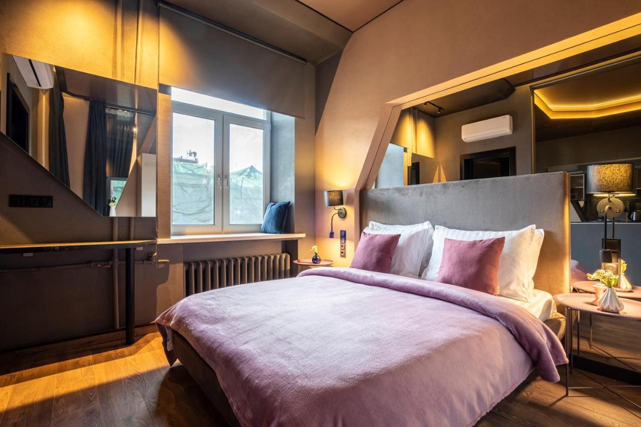 Luxury Across Arena Complex Apartment *
