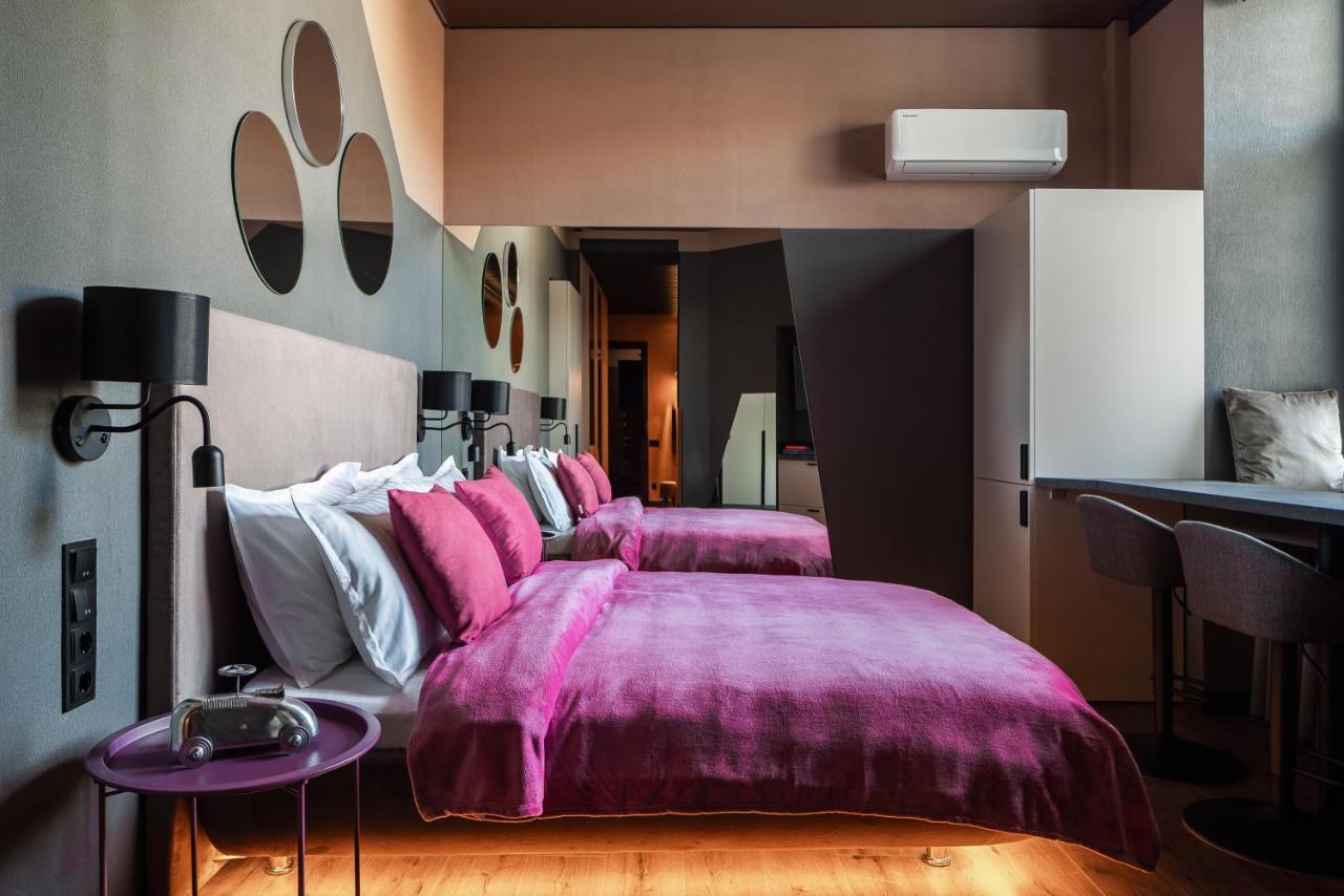 Luxury Across Arena Complex Apartment