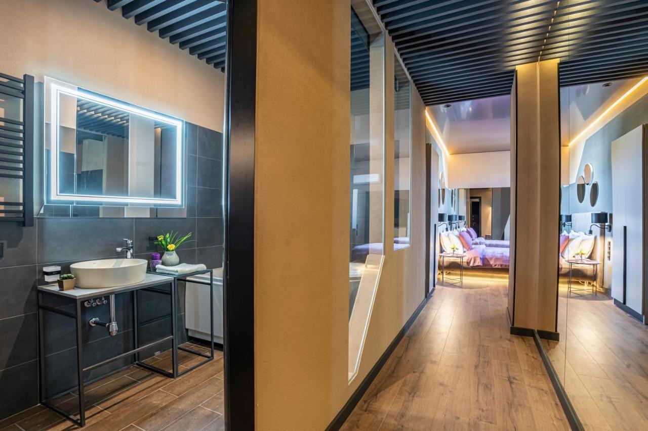 Luxury Across Arena Complex *