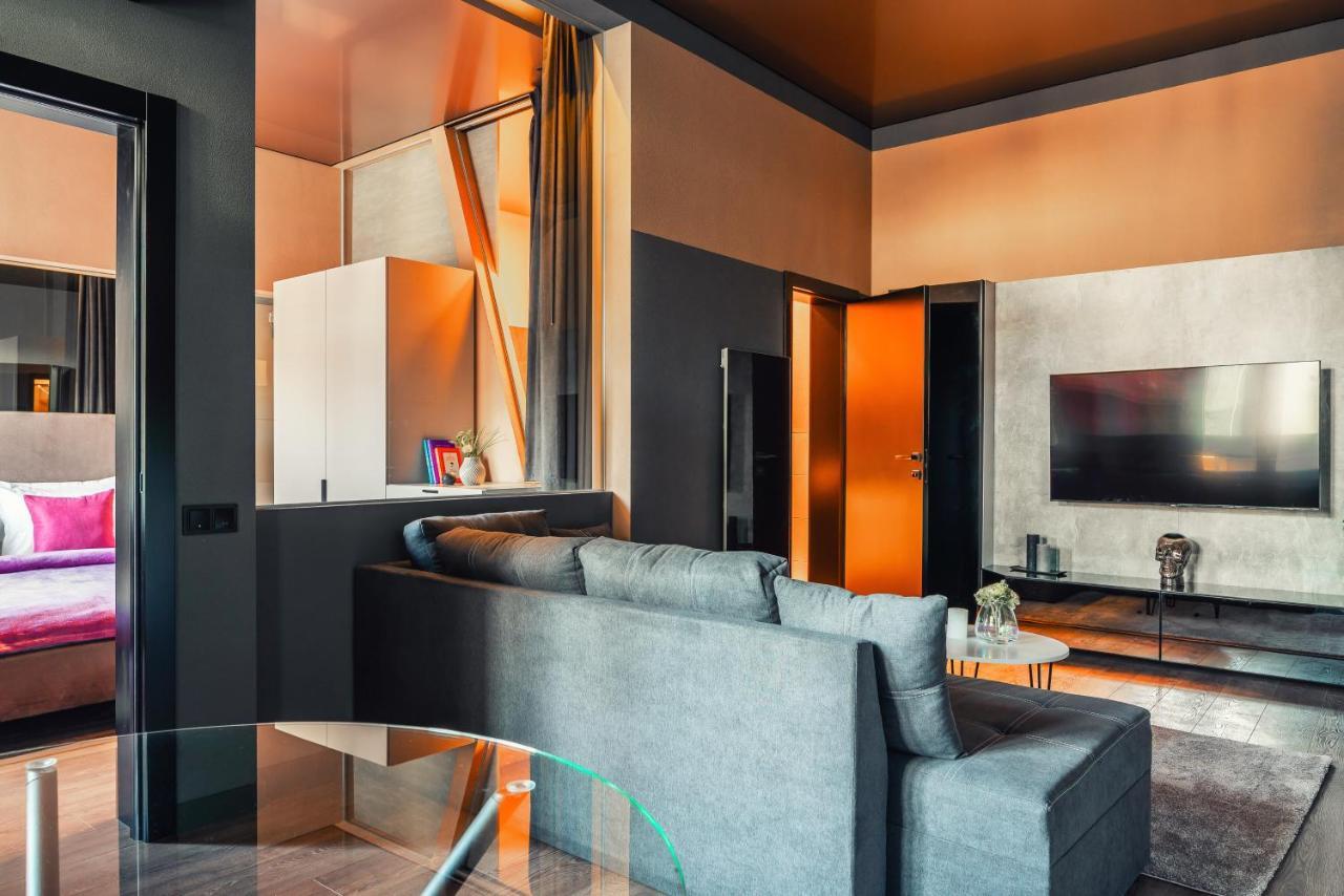 Apartment Luxury Across Arena Complex *