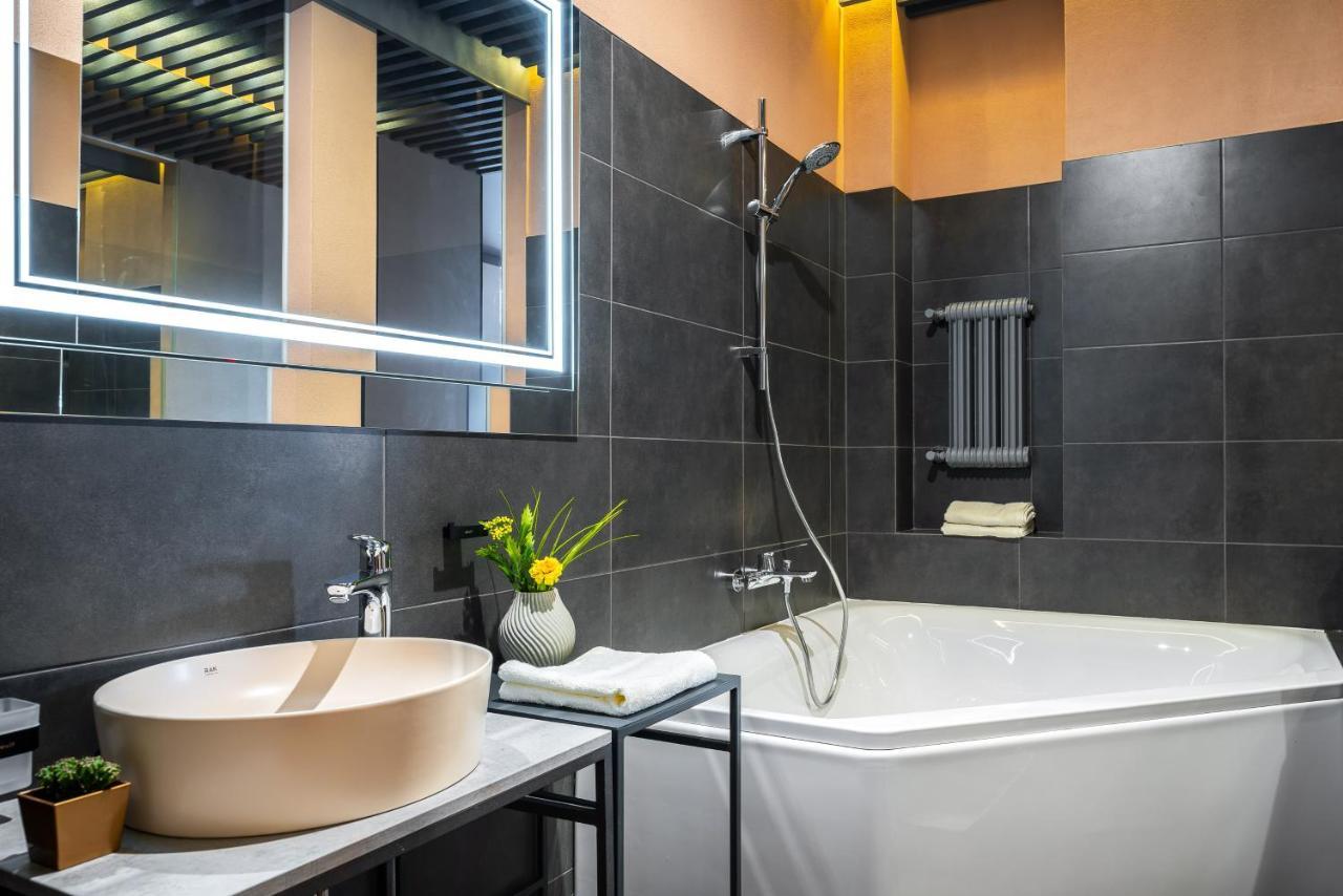 Luxury Across Arena Complex *