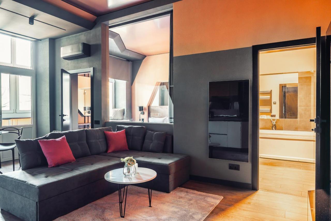 Apartment Luxury Across Arena Complex